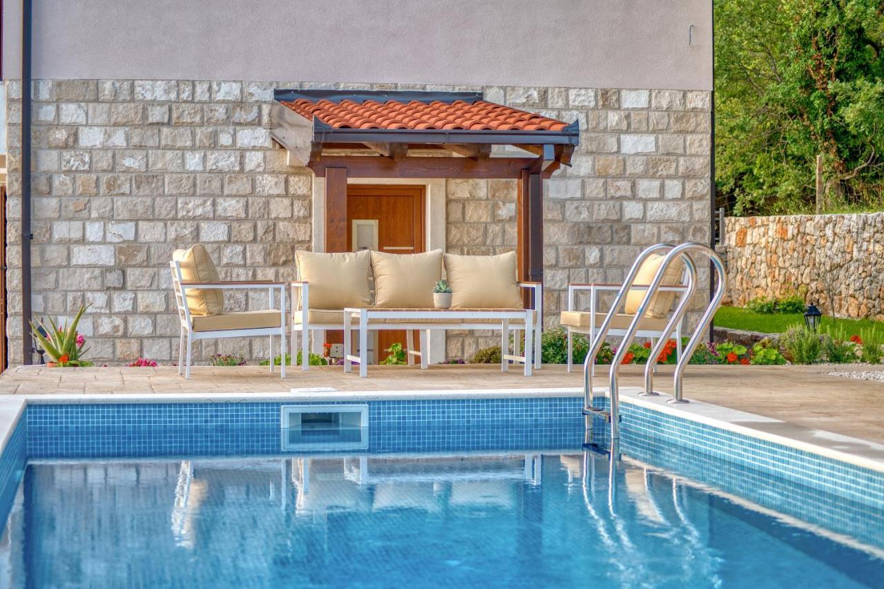 Seaview Lavanda With Pool Villa